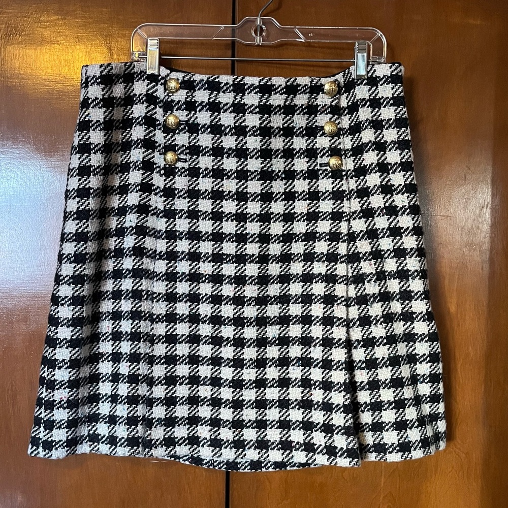 Black and white plaid skirt